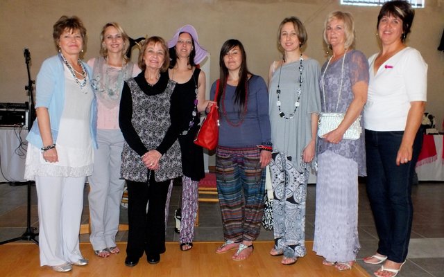 Vlnr is Marietjie Gerber, Alida Calitz, Corra Helberg, Jackie Lombaard, Angelique van der Berg, Annemien van der Merwe, Stella Swart en Minette Maree.